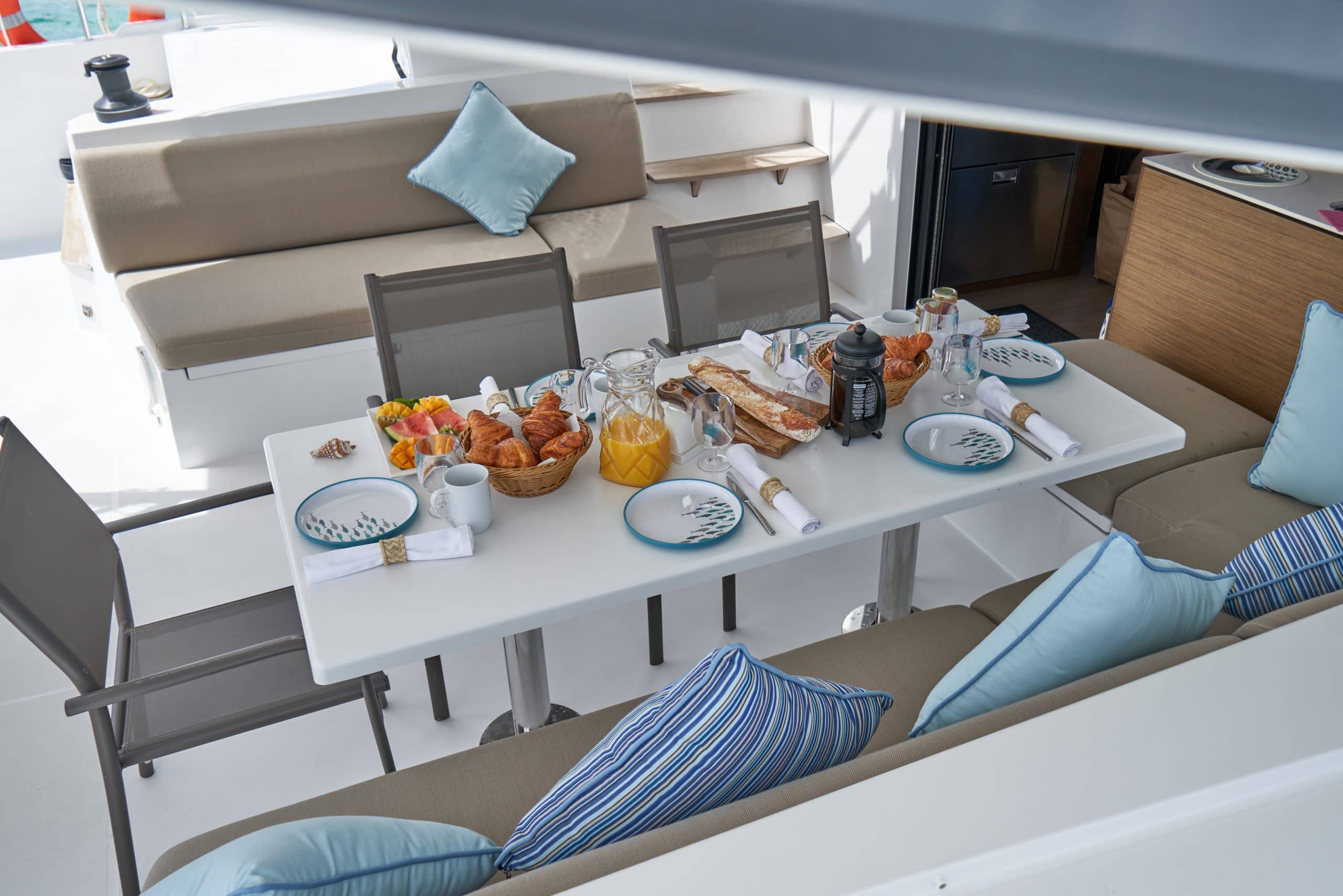 221109_CATAMARAN_CRUISES_MRU10226