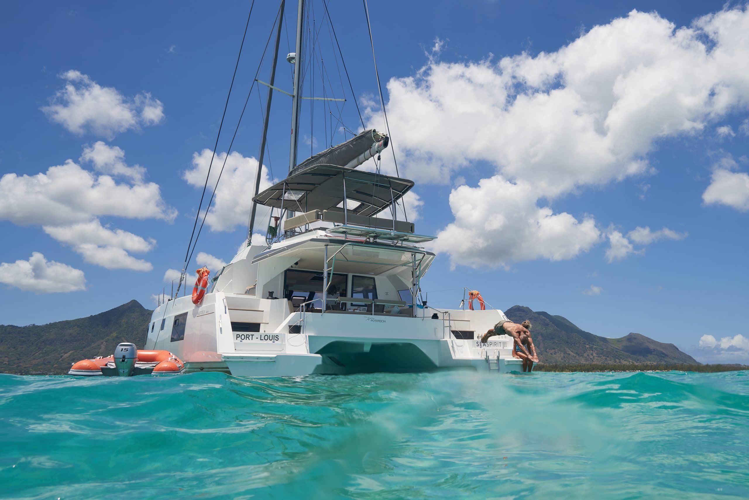 221109_CATAMARAN_CRUISES_MRU10259