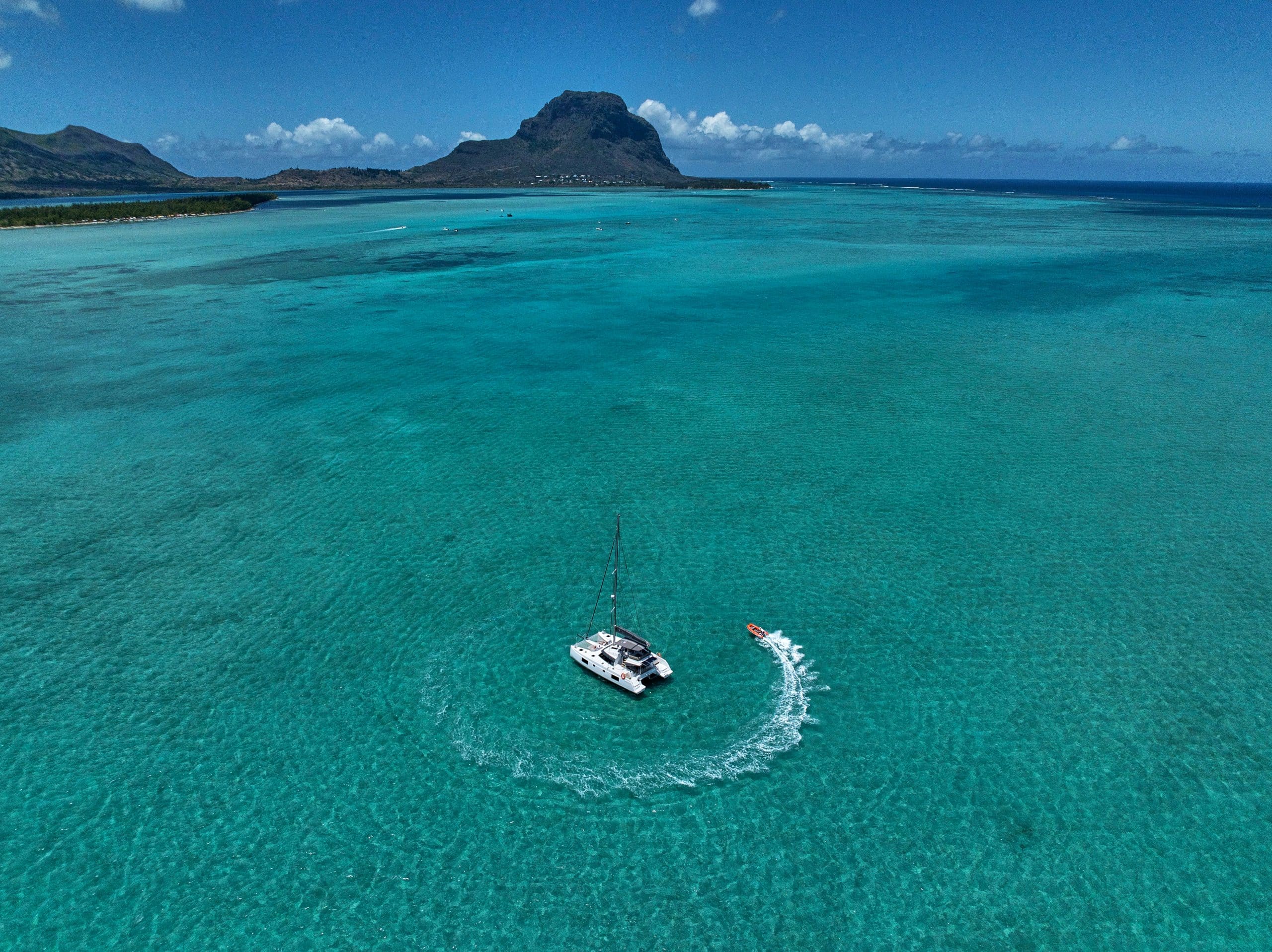 221109_CATAMARAN_CRUISES_MRU_DJI10433